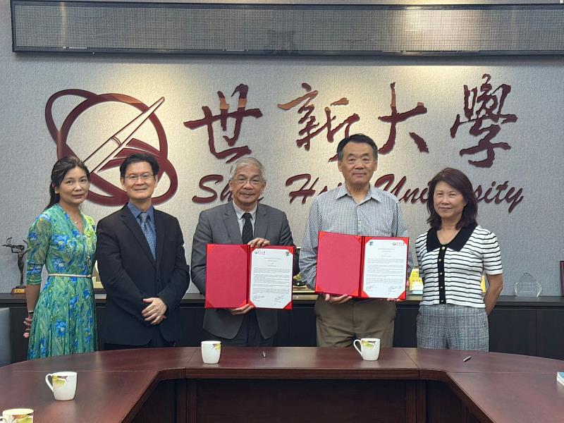 世新大學與Virscend University兩校代表針對交換學生制度進行深度討論與規劃。(世新大學提供)