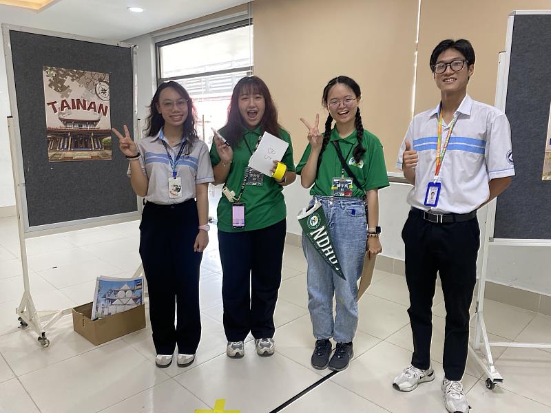 東華大學與胡師大學生合作擔任任務關主。
