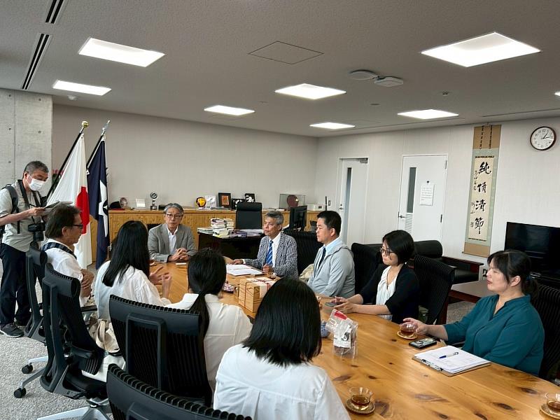 拜會田邊市真砂充敏市長。