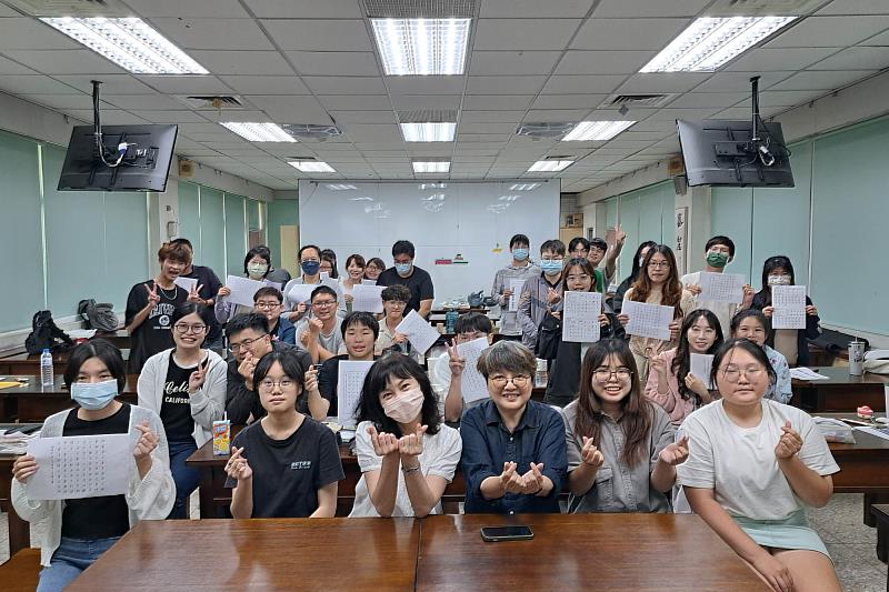 南大國文系歡迎更多師生與社會人士參與一同體驗書寫所帶來的專注感與書藝之美