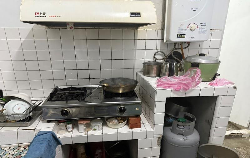 煮菜不慎險釀大火 住警器及時示警成功保命 臺東縣消防局呼籲謹記「人離火熄」口訣 火災發生可避免
