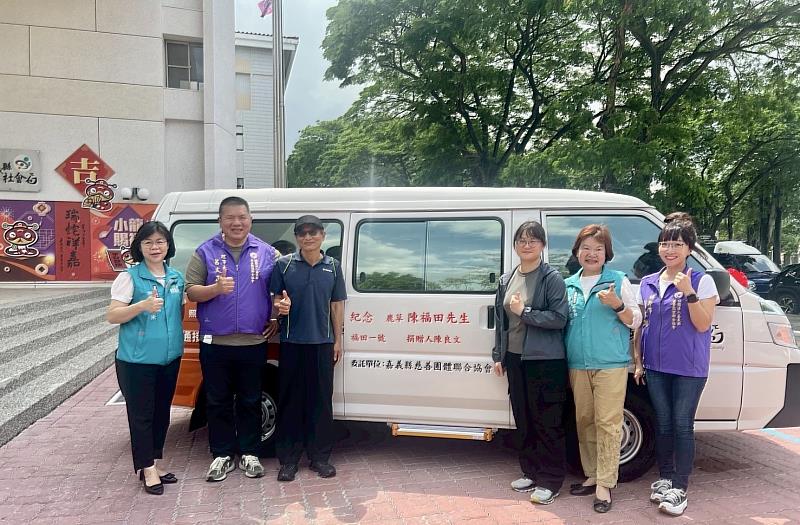 嘉義縣長照交通供不應求，陳良文先生捐贈2台復康巴士造福身障者