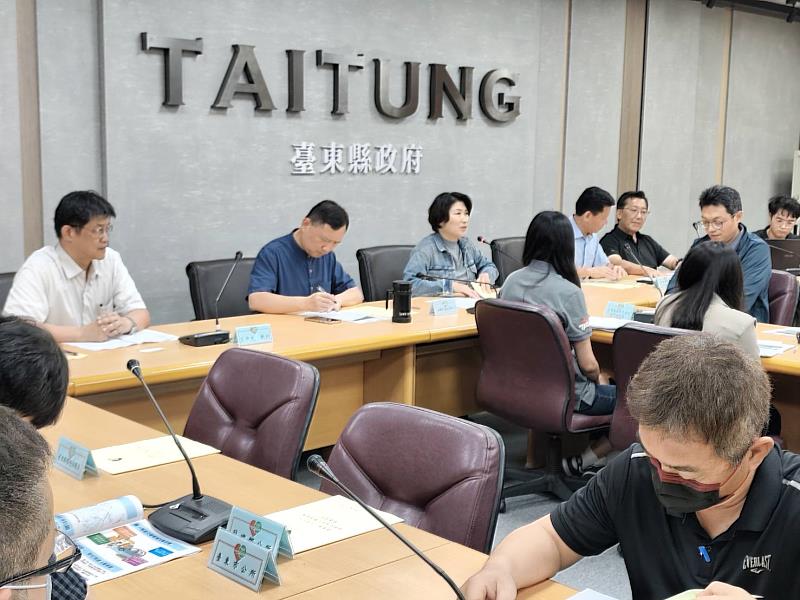 臺東縣召開 6月份道安會報 饒縣長請各單位做好熱氣球活動交通疏導及進出會場行車動線規劃
