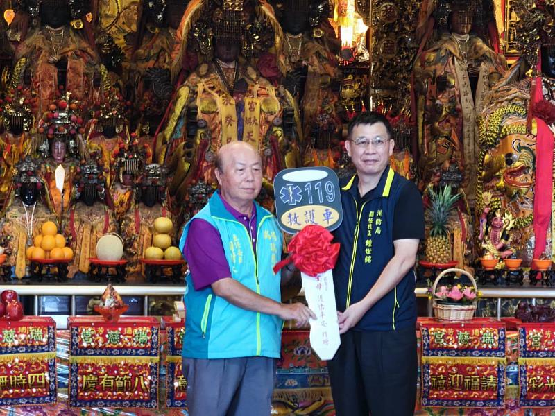 政府資源有限，民間力量無窮」，消防局鍾世銘簡任技正於捐贈儀式中，除致贈感謝狀表達對捐贈者的謝意，並表示消防局將持續提供完善的緊急救護服務，也期望透過捐贈者的善行義舉拋磚引玉，讓社會大眾更重視救災救護品質，打造更安全的社會。