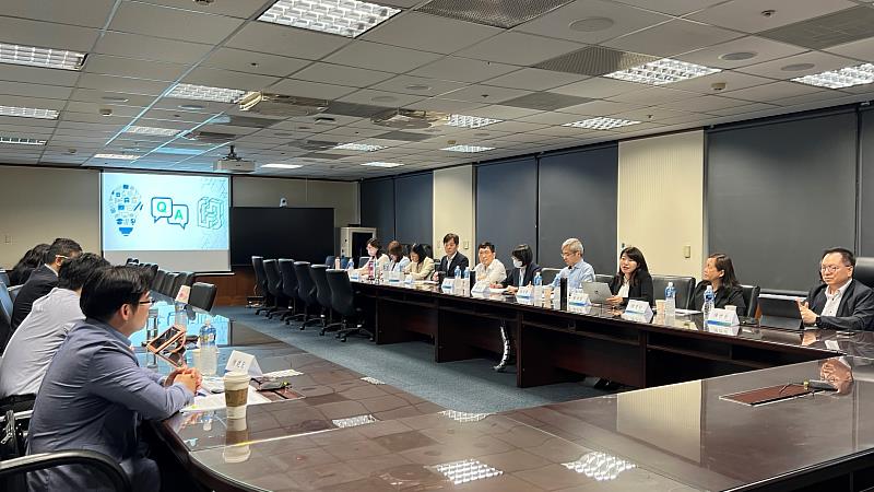 富邦人壽獨立董事陳建宏參加「金融友善服務座談會」，與總經理及高階主管就核保、保全、理賠及櫃檯服務年度推動計畫與成效進行雙向與談。