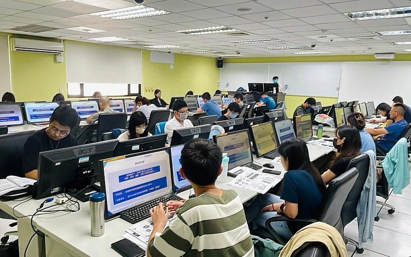 永續發展暨價值管理中心鄭均太資深顧問師講授溫室氣體盤查指引課程