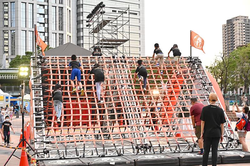斯巴達小勇士今年強勢回歸新北市兒藝節，7月12日至7月20日「小勇士營」將於市民廣場設置闖關關卡。