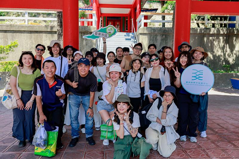 臺東青年走讀市區 以行動走出地方共感力 從鯉魚山到北町宿舍群 用五感閱讀城市紋理