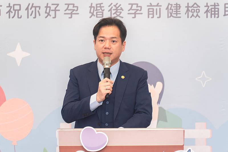 代理市長邱臣遠致詞,努力打造「願婚、敢生、樂養」的竹市