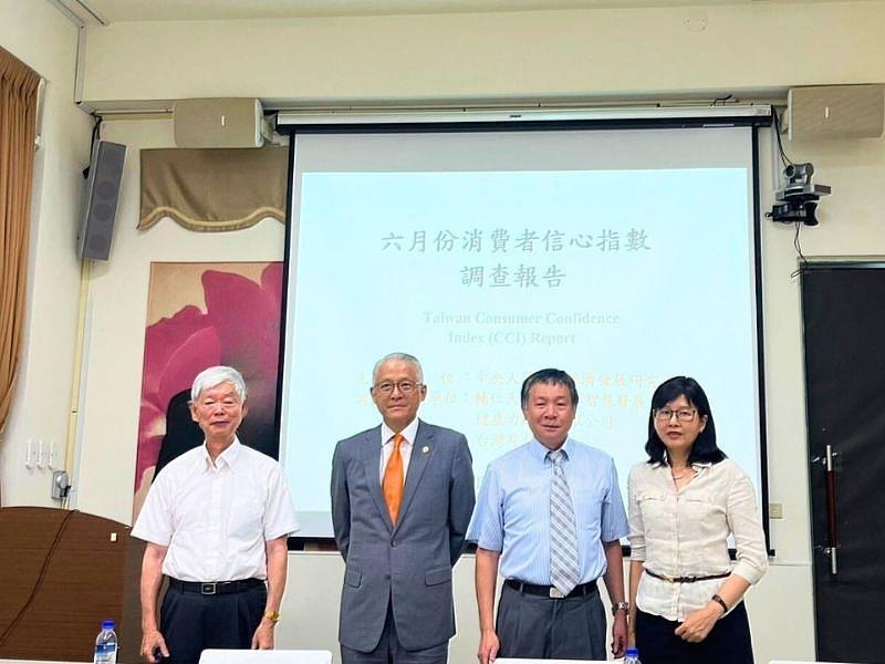 中央大學台經中心發布6月份消費者信心指數調查成果，持續關注台灣經濟趨勢。