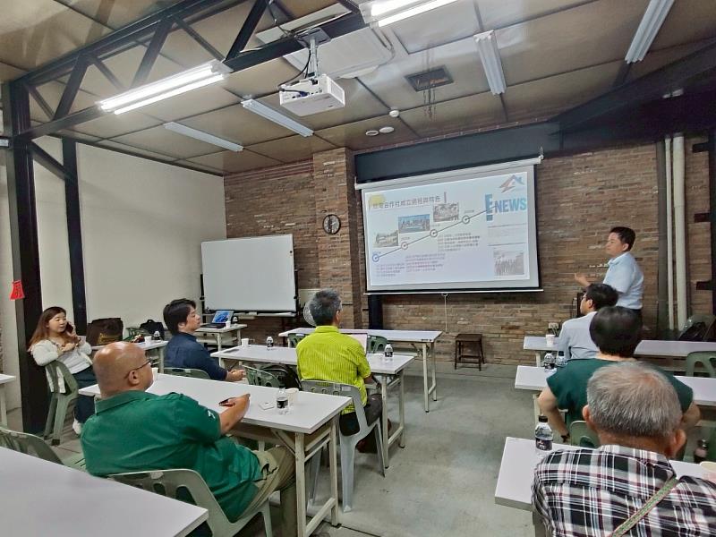 與新北市智慧綠能社區合作社進行簡報與交流。