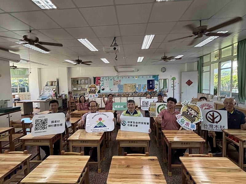 國產柳杉課桌椅啟用合照