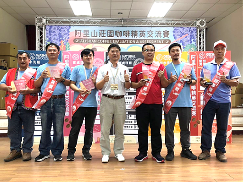 智慧科技助攻! 嘉義縣政府輔導咖啡園轉型見成效-4