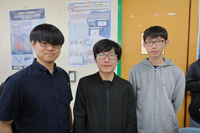 鄭宇翔(左一)、唐于田(中)與其團隊。