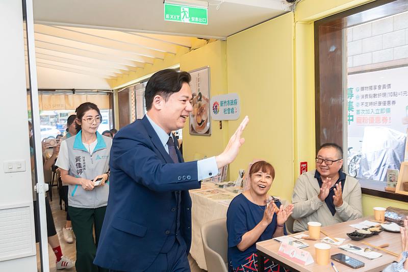 邱臣遠代理市長與社福團體夥伴們交流