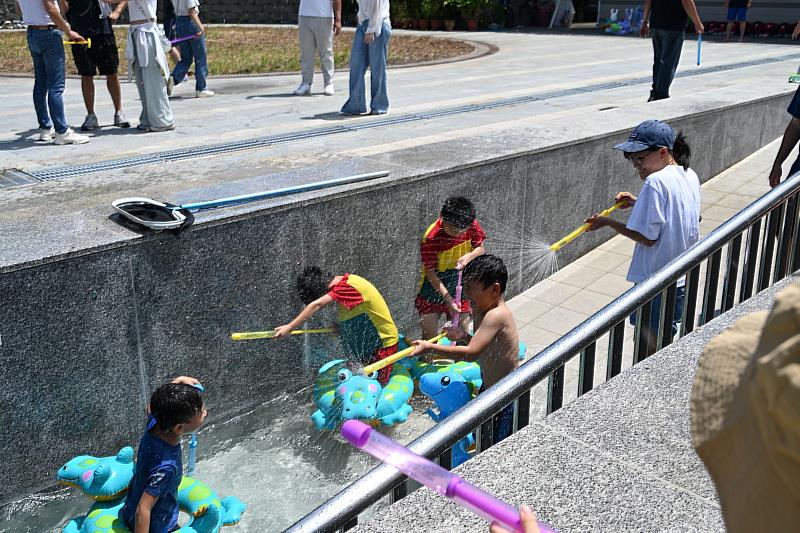 臺東市湧泉運動公園風華再現 重新綻放生機 饒慶鈴與鄉親見證 將提供民眾與遊客多元消暑選擇