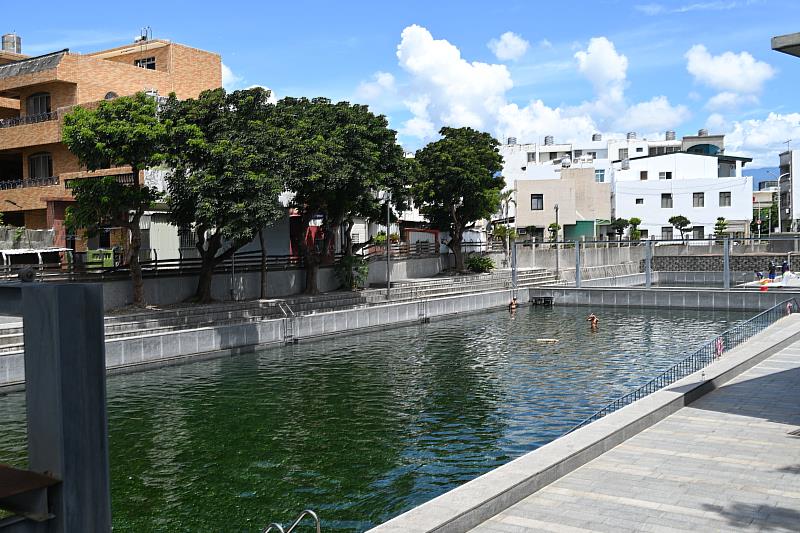 臺東市湧泉運動公園風華再現 重新綻放生機 饒慶鈴與鄉親見證 將提供民眾與遊客多元消暑選擇