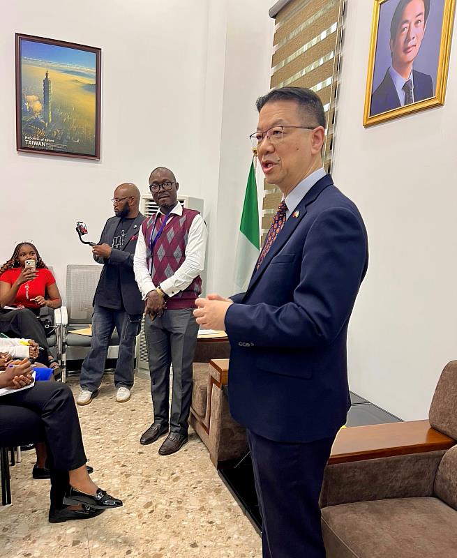 我駐處劉代表剴切剖析台奈關係允須提振,也期勉奈及利亞Obafemi Awolowo大學國際關係學系師生致力提振奈國未來發展。