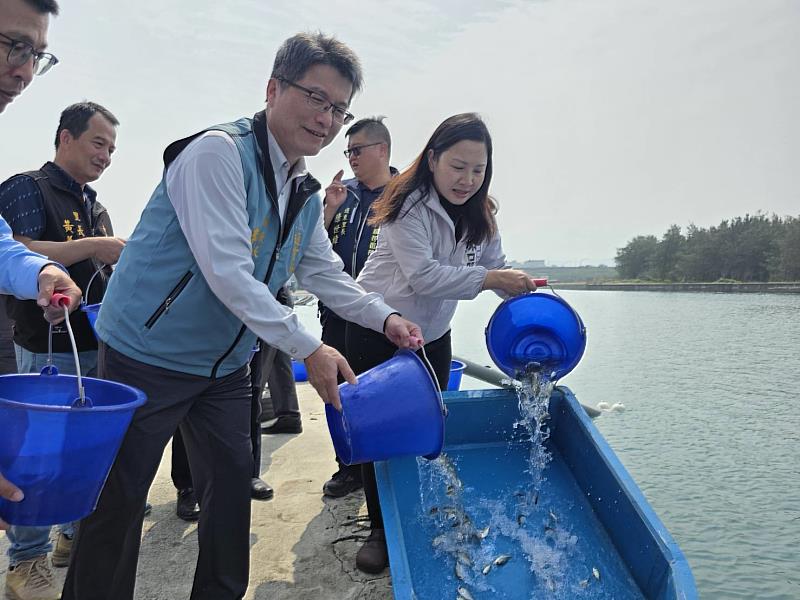 台電重視海洋生態保育,自2002年起每年辦理魚苗放流活動,進一步結合學術機構建立魚苗基因資料庫,為我國海洋研究資料累積珍貴數據。