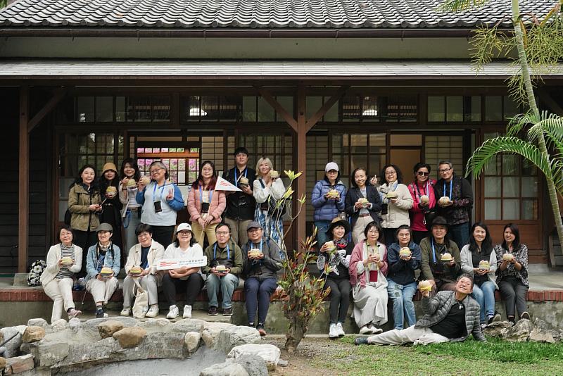 321巷藝術聚落即日起平日戶外午後開放,邀民眾漫遊古蹟綠意,感受時光疊砌的獨特紋理。