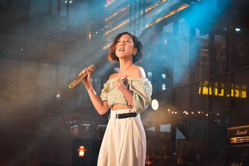唱出台語新鮮感，「台南查某囝」李竺芯成金曲獎最大贏家。