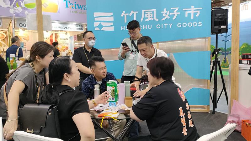 洽談廠商對新竹市商品讚不絕口皆希望深入了解。
