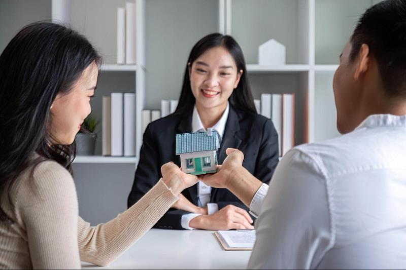 信義房屋提供SinyiCare十大守護服務保障。