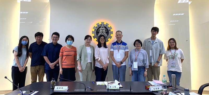 中區與彰化師範大學交流合影。