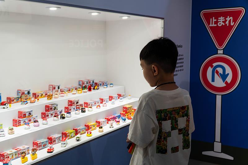 上百款TOMICA小汽車一次展出（時藝多媒體提供）