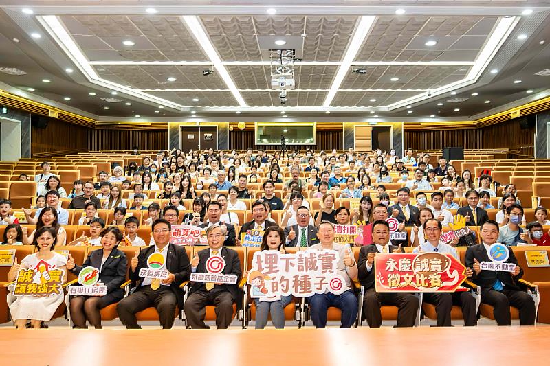 今年永慶誠實徵文比賽大臺中區賽共有2107位同學投稿，較去年增加將近一倍！