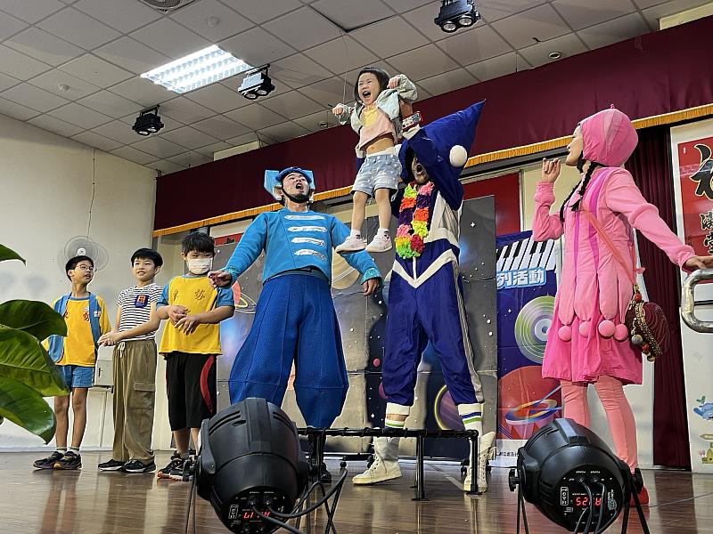 「吉恩的太空冒險」深入校園與孩子一起發揮想像力。