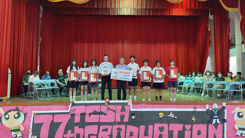 臺東縣府廉政意象創意競賽 今於臺東女中頒獎前6名優勝學生