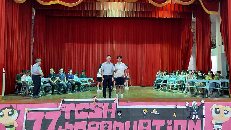 臺東縣府廉政意象創意競賽 今於臺東女中頒獎前6名優勝學生