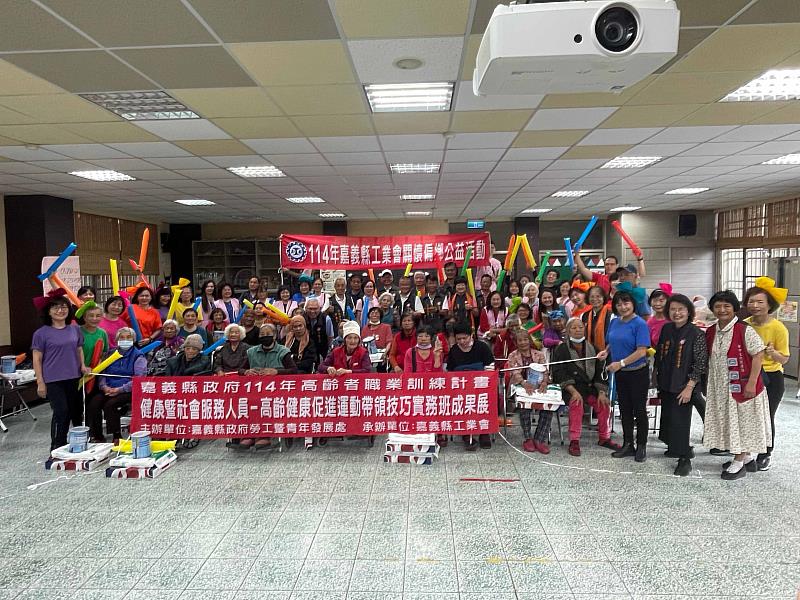 高齡健康促進職訓班成果展,展現銀髮學員生命力-5
