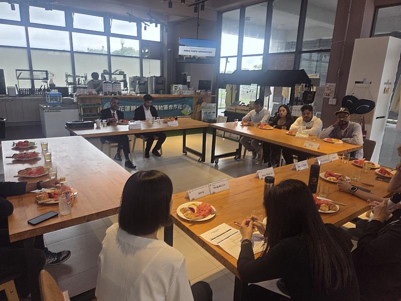 印度台北協會代表團與東華大學學生面對面交流。