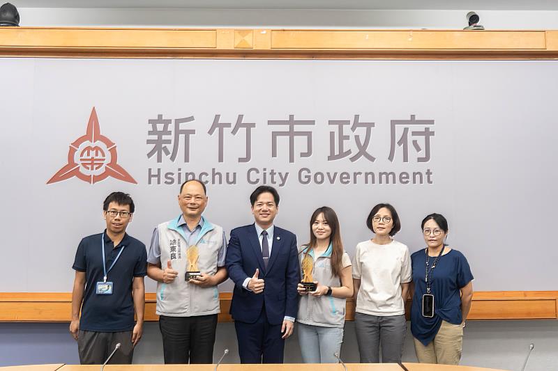 新竹市政府於「113年推動客語為通行語執行成效評核」中榮獲客家委員會評定為佳等，東區區公所更獲得優等佳績。