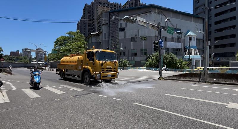 道路高溫撒水作業