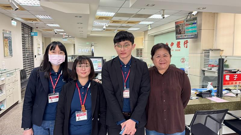 健行科大邱同學與台中銀行主管