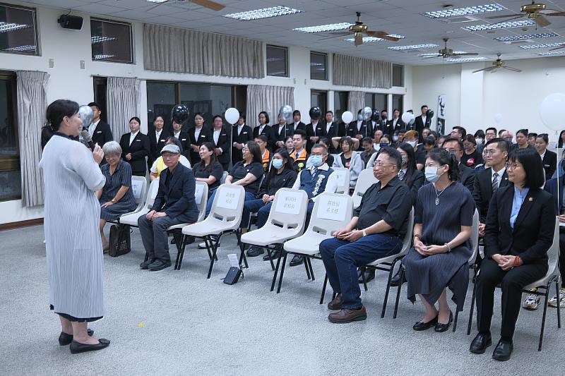 南華大學生死學系殯葬服務組舉辦職場見習與體驗成果發表會，賴淑玲副校長致詞。
