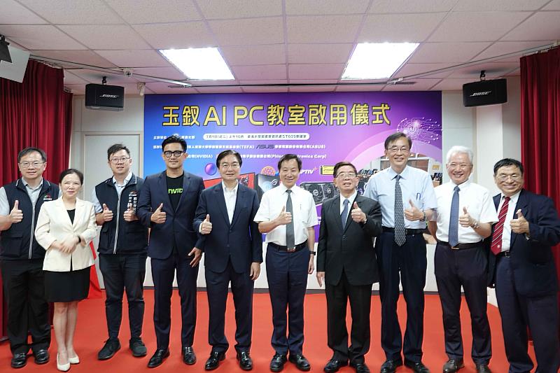 東海大學啟用全國首座AI PC教室,更宣布陸續將投入約一億元,添購AI PC與華碩等先進設備,全面打造全校AI智慧環境。