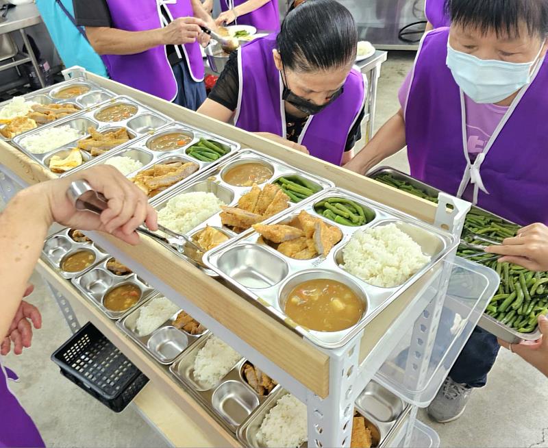 「老人食堂-作伙吃有厝味」，店仔後社區發展協會揭牌