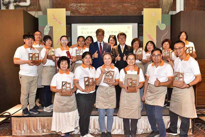 「記憶中的那一味」傳承新食代選拔賽頒獎 第二屆田媽媽十二味得獎者大合照