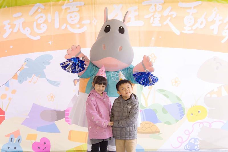 動物園暑假推出多場吉祥物河馬樂樂見面會與繪本說故事活動，詳細時間請洽動物園官方粉專