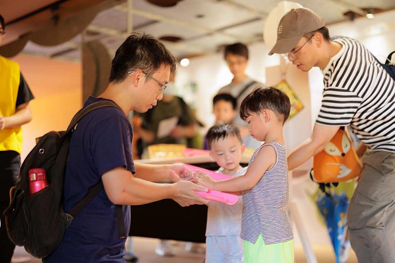 「動物星球FUN暑假」闖關活動自8/2-8/31為止，邀請兒童化身勇敢的「星際守護者」，從認識動物保育知識站啟航、集章換獎