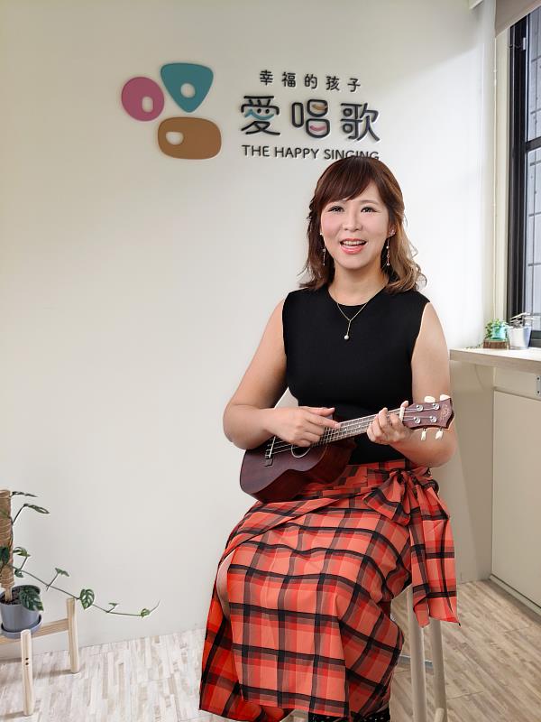 謝欣芷用音樂為上萬家庭記錄成長，推出十週年大戲之際，同步發行2025全新家庭伴陪數位專輯《走吧！唱歌慶祝去》。（圖／風潮音樂 提供）
