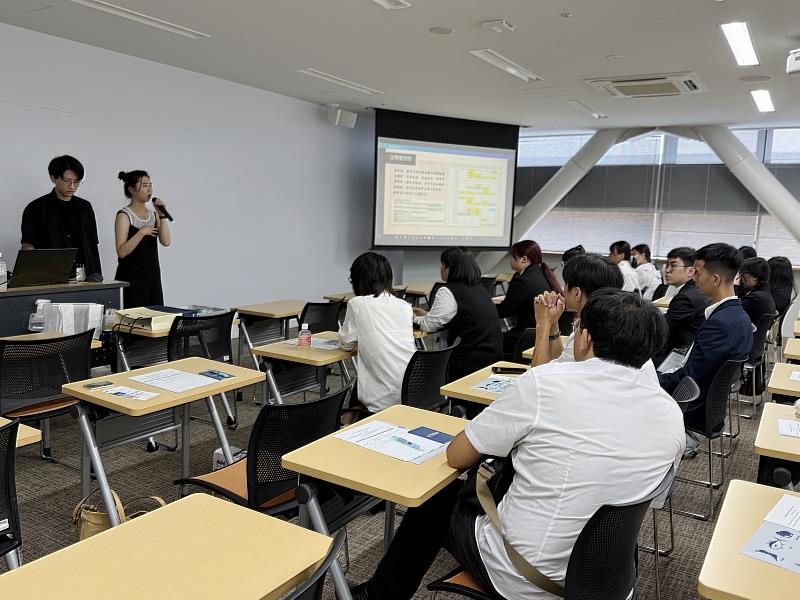 南華大學國際系前往日本移地教學，並至姊妹校近畿大學參訪交流，留日的台灣學生分享留學經驗與心得。