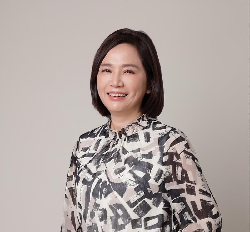 謝卓燁，支持花蓮畢士大教養院與新北黎明教養院於高鐵交通樞紐發聲。她表示：「如果戶外廣告能賣一個品牌，那它也能賣下一個社會更包容的未來。」/ 台灣摩菲爾提供
