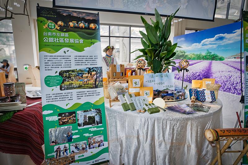 公舘社區以莿竹竹藝傳承、葛鬱金食農教育及具文化深度的藝術竹構展現在地創生力,自全臺232個社區中脫穎而出,成為社區發展典範