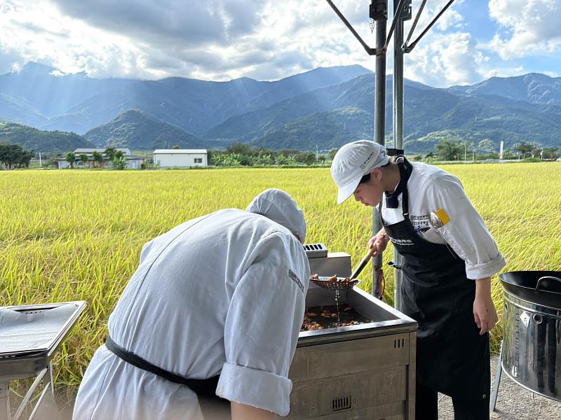 富里鄉農會「稻浪私廚」活動,運用許多在地食材設計菜色,學生也藉此學習如何將當地風土轉化為餐桌上的創意。開平餐飲學校/提供