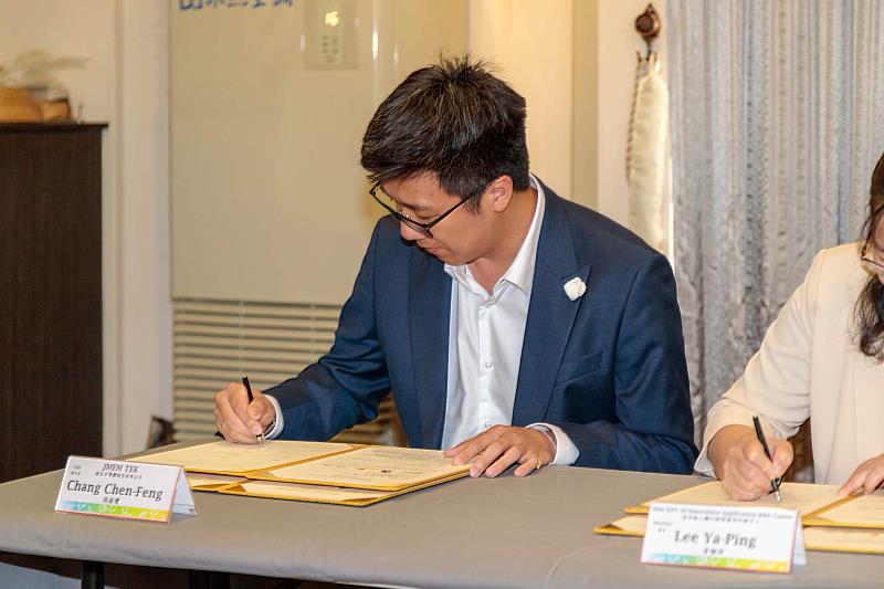 翁章梁見證亞創中心、台波商會、振生半導體、FC AUTO SYSTEM四方簽署MOU